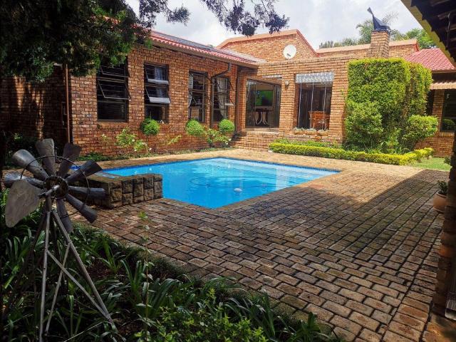 6 Bedroom House To Let in Waterkloof