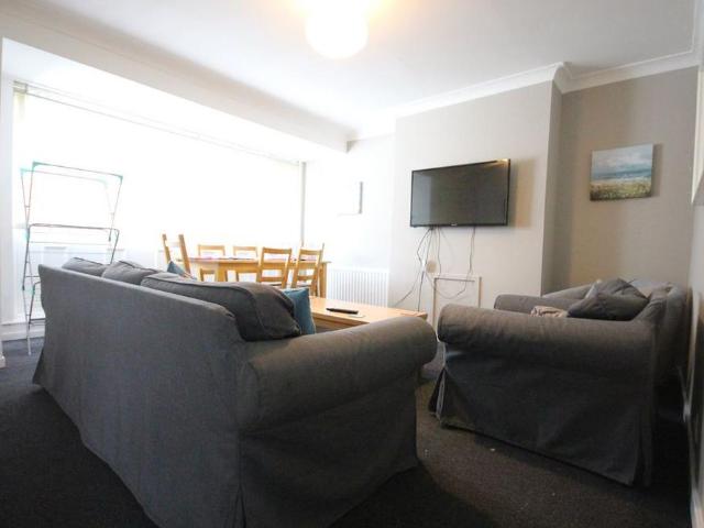6 bedroom house to rent