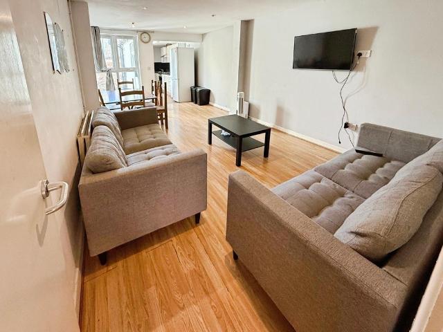 6 bedroom house to rent