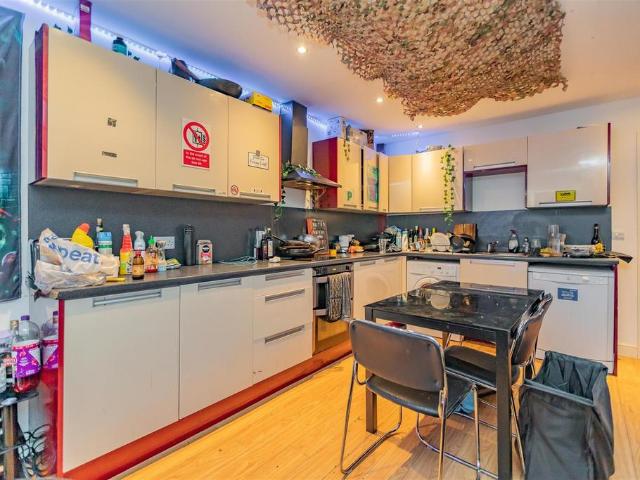 6 bedroom house to rent