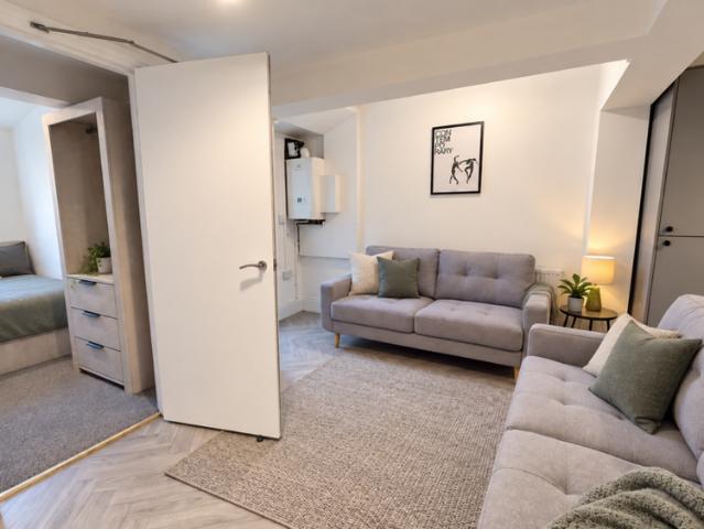 6 bedroom house to rent