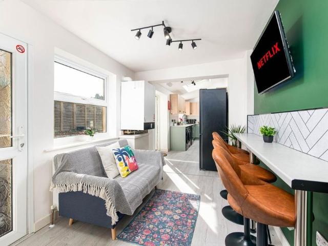 6 bedroom house to rent