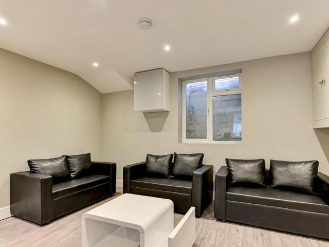 6 bedroom house to rent