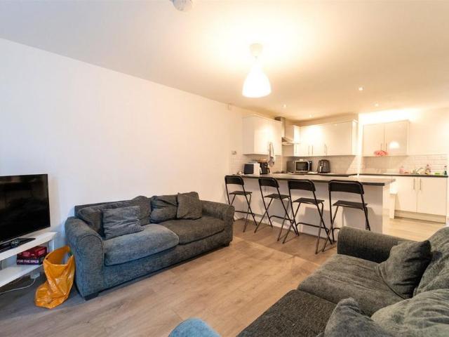 6 bedroom house to rent