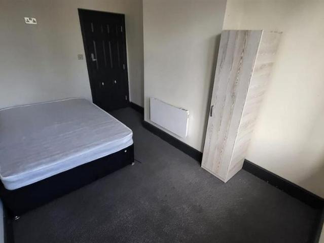 6 bedroom house to rent