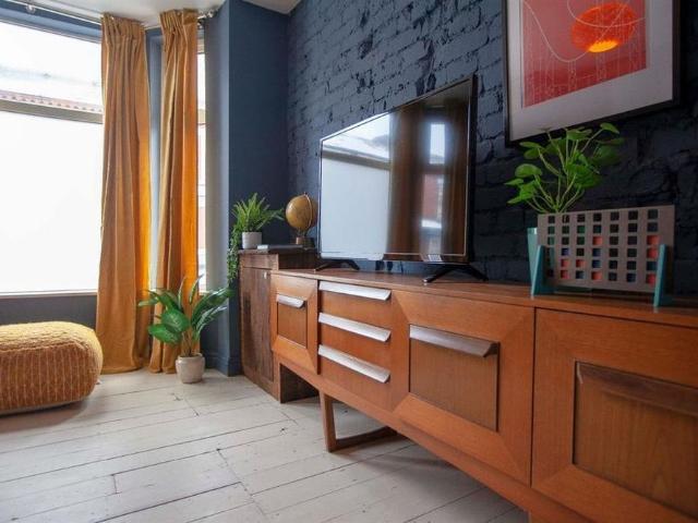 6 bedroom house to rent