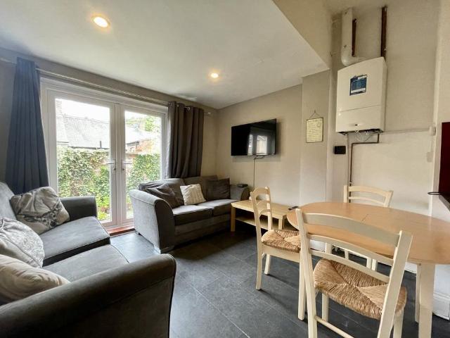 6 bedroom house to rent