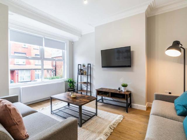 6 bedroom house to rent