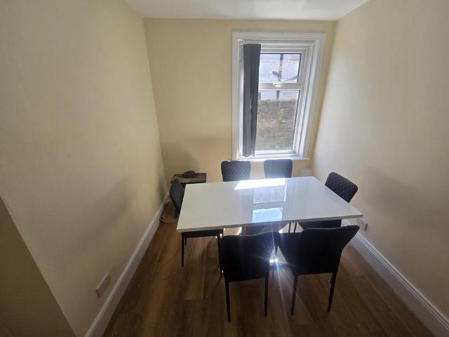 6 bedroom house to rent