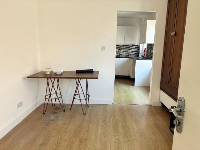 6 bedroom house to rent