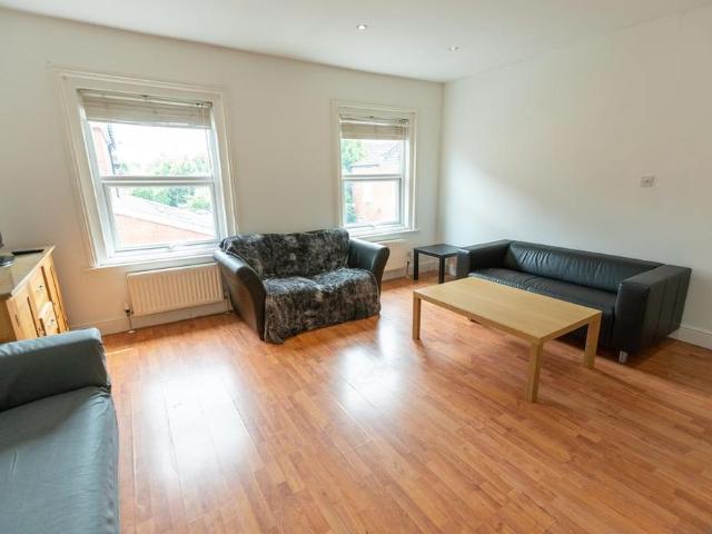 6 bedroom house to rent