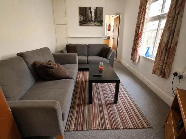 6 bedroom house to rent