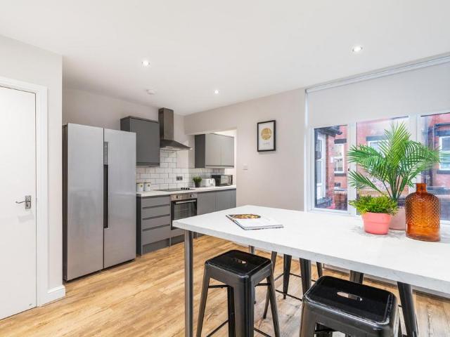 6 bedroom house to rent