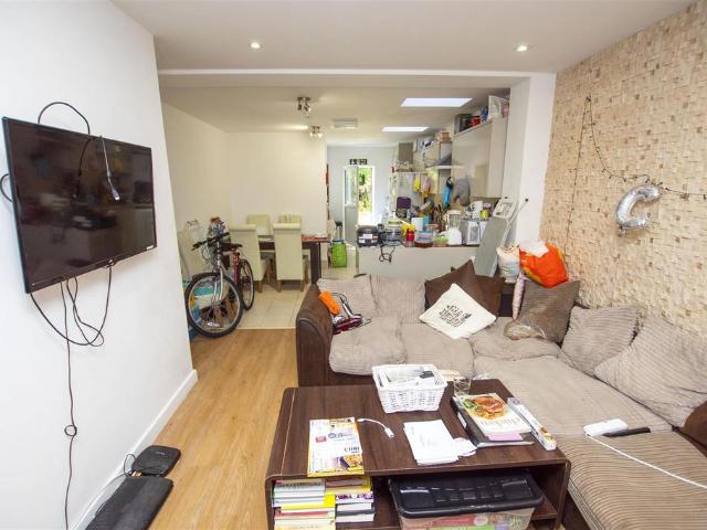 6 bedroom house to rent