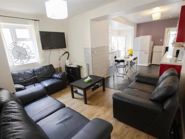 6 bedroom house to rent