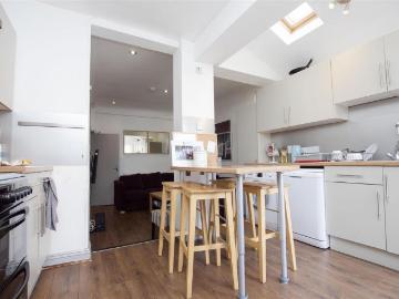 6 bedroom house to rent