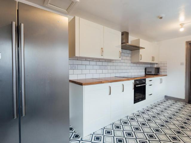 6 bedroom house to rent