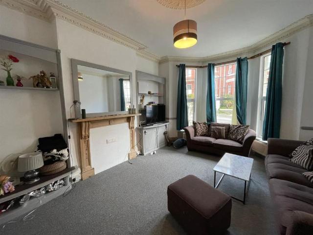 6 bedroom house to rent