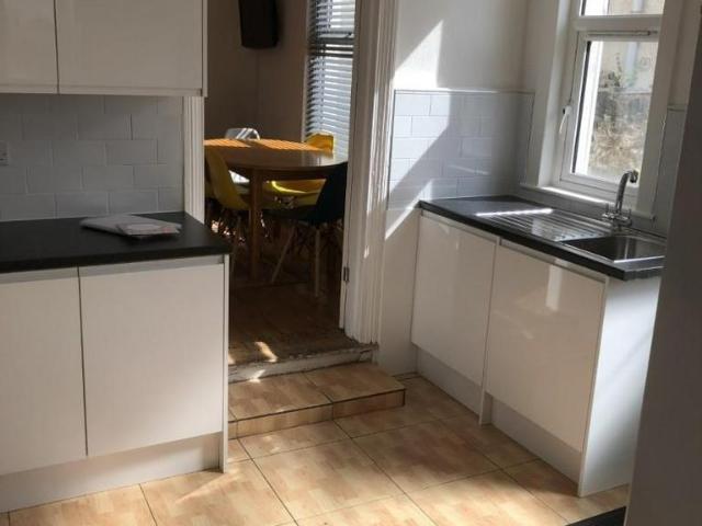 6 bedroom house to rent
