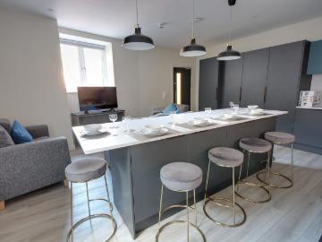 6 bedroom house to rent