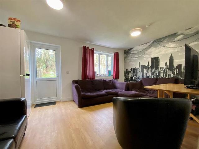 6 bedroom house to rent