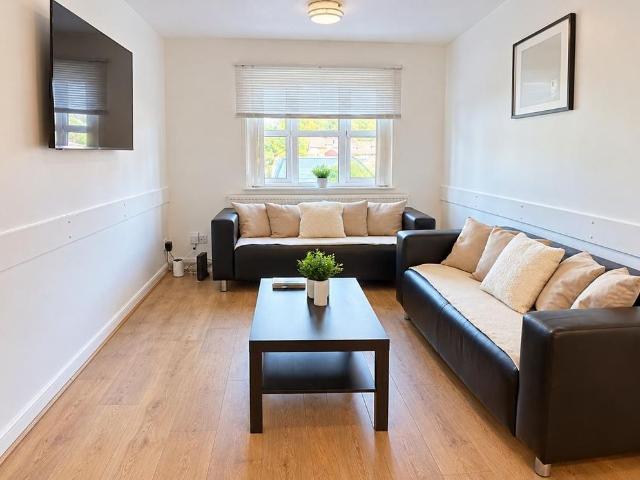 6 bedroom house to rent