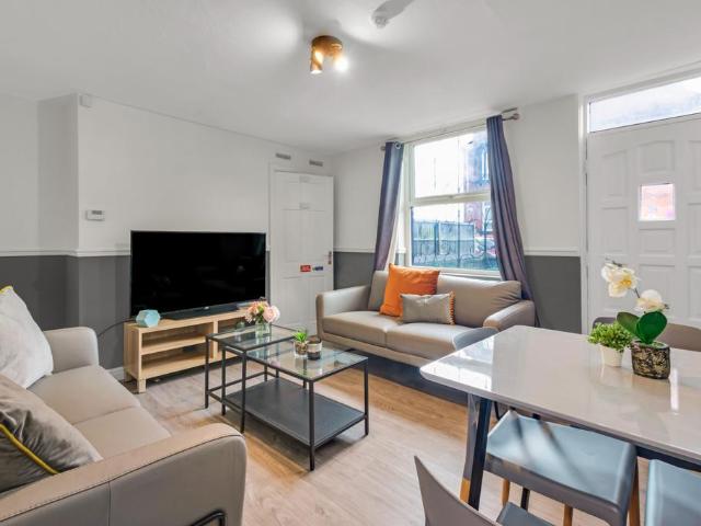 6 bedroom house to rent