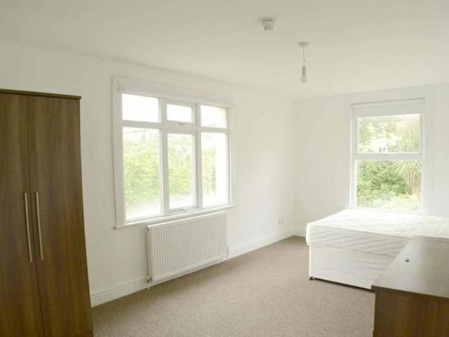 6 bedroom house to rent