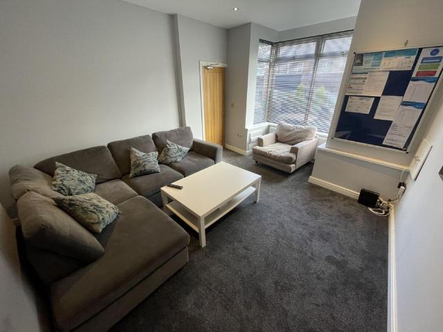 6 bedroom house to rent