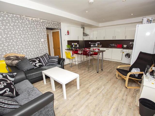 6 bedroom house to rent