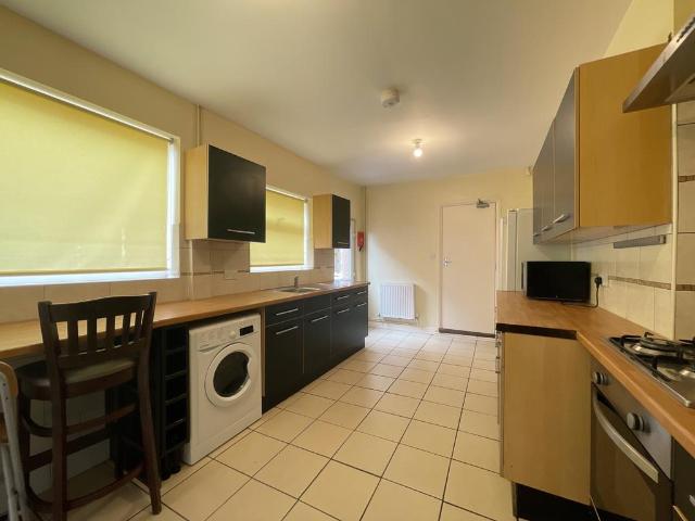 6 bedroom house to rent