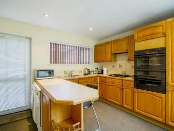 6 bedroom house to rent