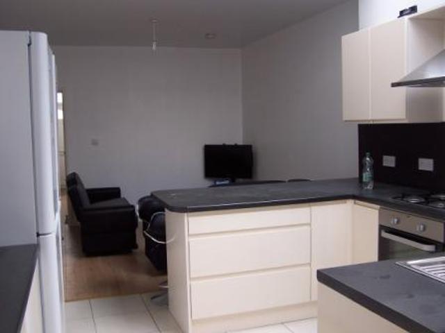 6 bedroom house to rent