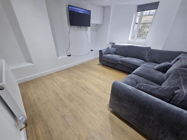 6 bedroom house to rent