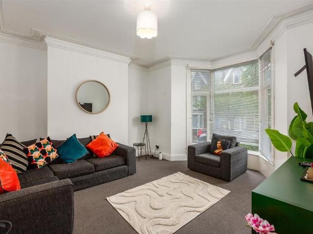 6 bedroom house to rent