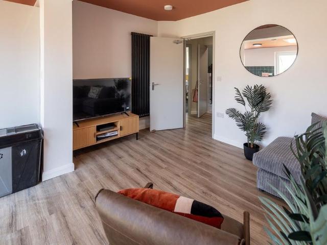 6 bedroom house to rent