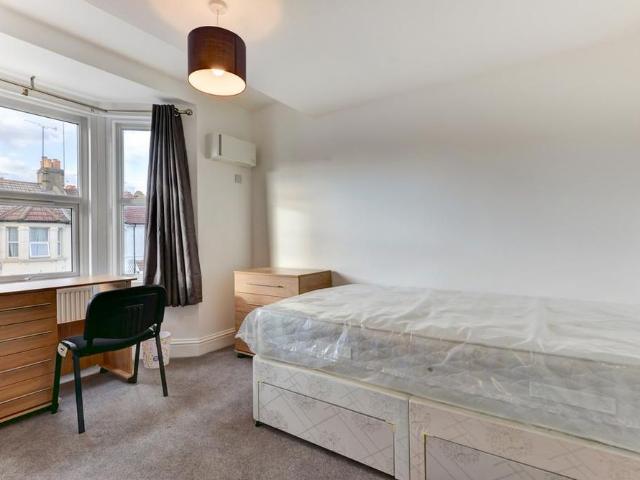 6 bedroom house to rent