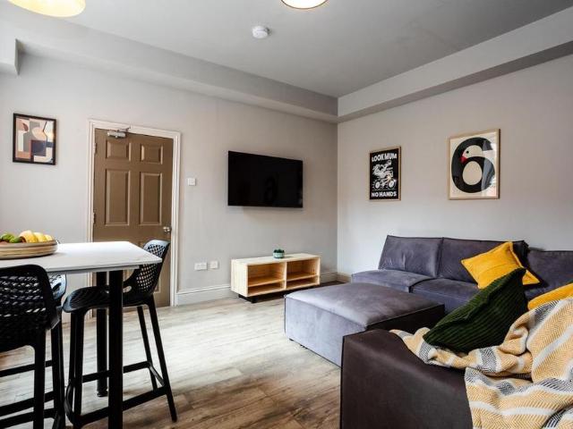 6 bedroom house to rent