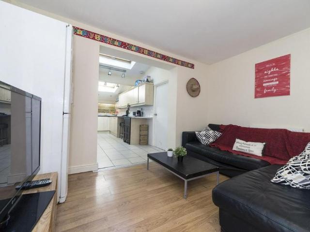 6 bedroom house to rent