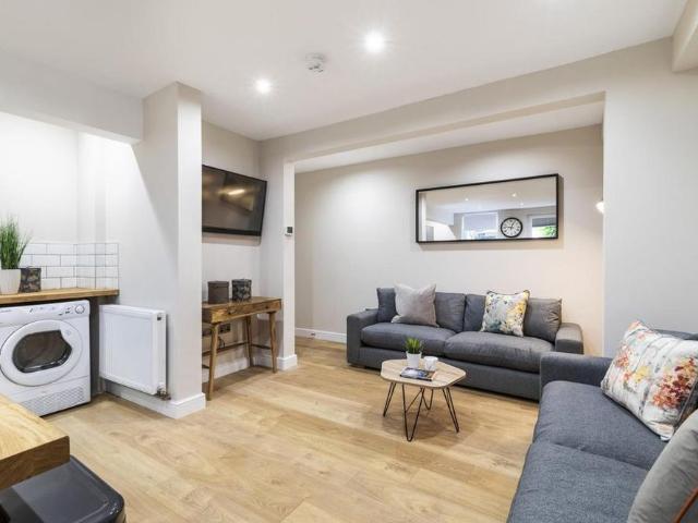 6 bedroom house to rent
