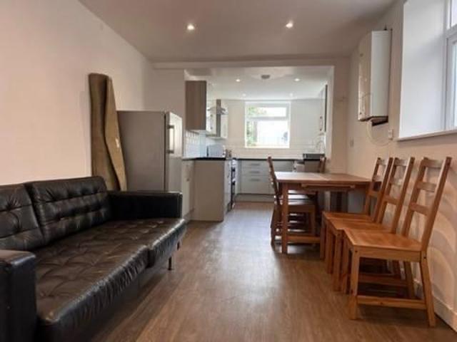 6 bedroom house to rent