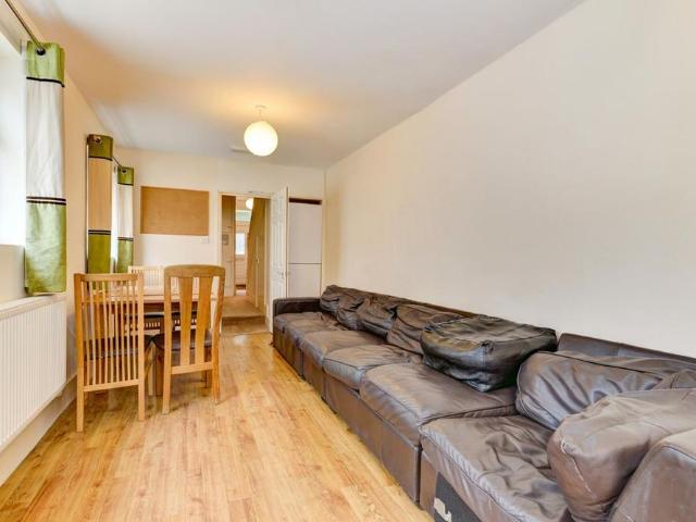 6 bedroom house to rent