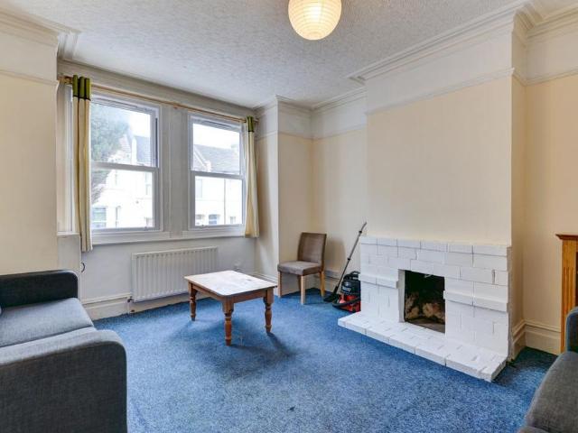 6 bedroom house to rent