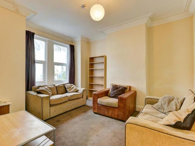 6 bedroom house to rent