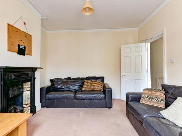 6 bedroom house to rent