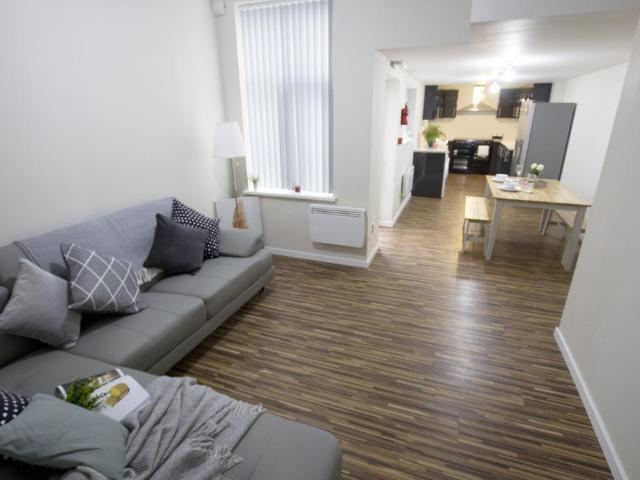 6 bedroom house to rent