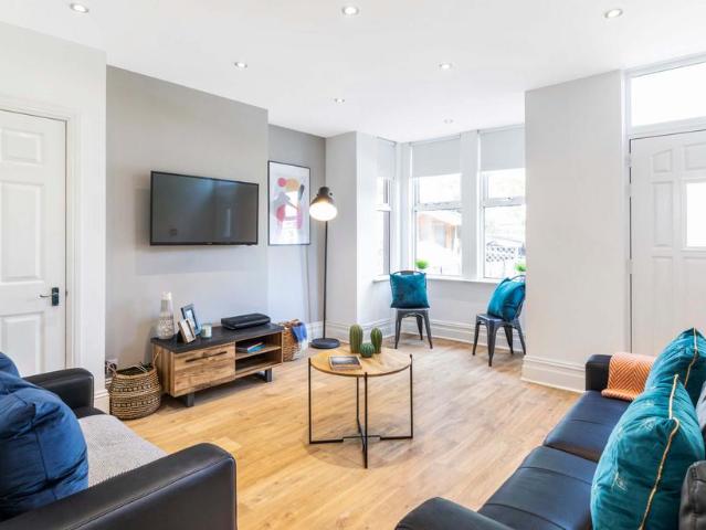 6 bedroom house to rent