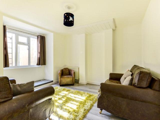 6 bedroom house to rent
