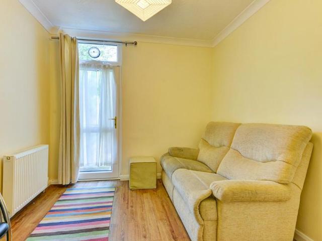 6 bedroom house to rent