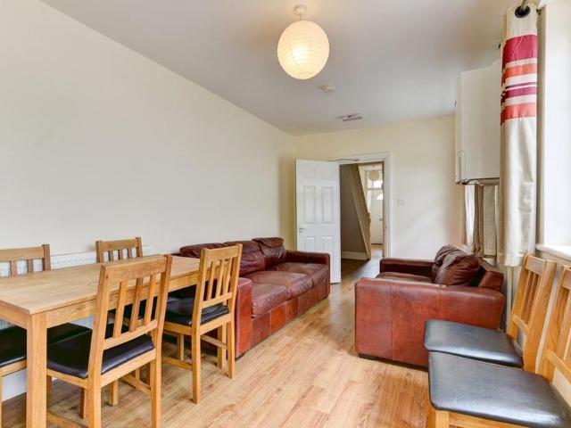 6 bedroom house to rent